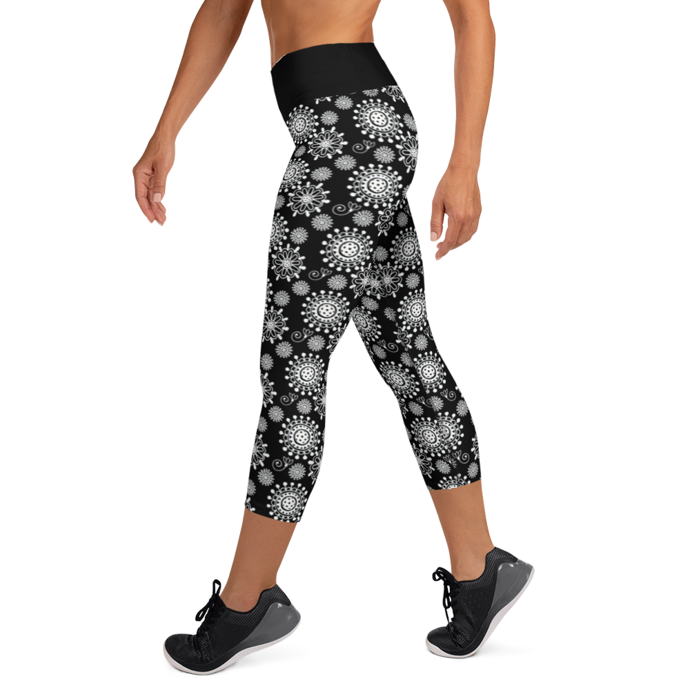 Dizzy Pickle Coming Up Daisies BW Women's Pickleball Capri Leggings