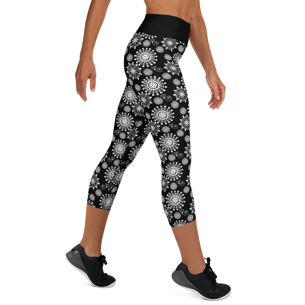 Dizzy Pickle Coming Up Daisies BW Women's Pickleball Capri Leggings